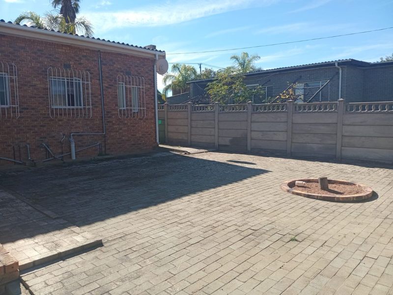 Huge Family Home for Sale in Vanrhynsdorp, Namaqualand – Under R2 Million! - Photo 9