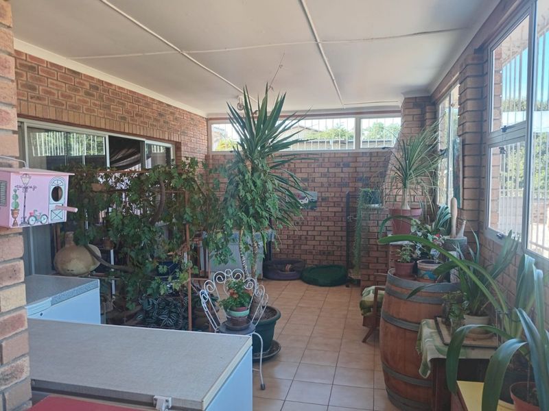 Huge Family Home for Sale in Vanrhynsdorp, Namaqualand – Under R2 Million! - Photo 7