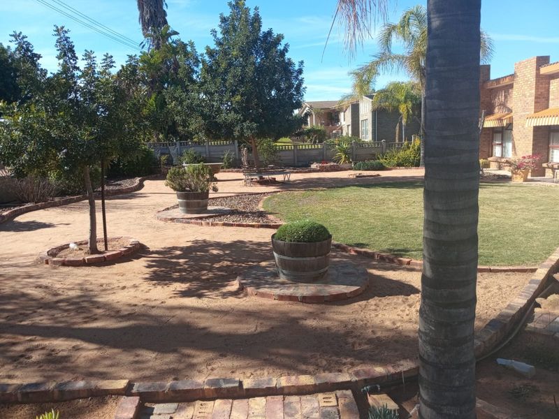 Huge Family Home for Sale in Vanrhynsdorp, Namaqualand – Under R2 Million! - Photo 5