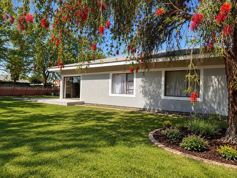 Three bedroom home and three bedroom flat in Three Rivers - Photo 1