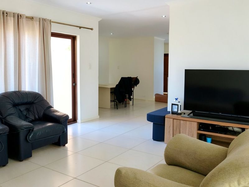 Country Living, Perfectly Positioned – Modern Family Home in Darling - Photo 7