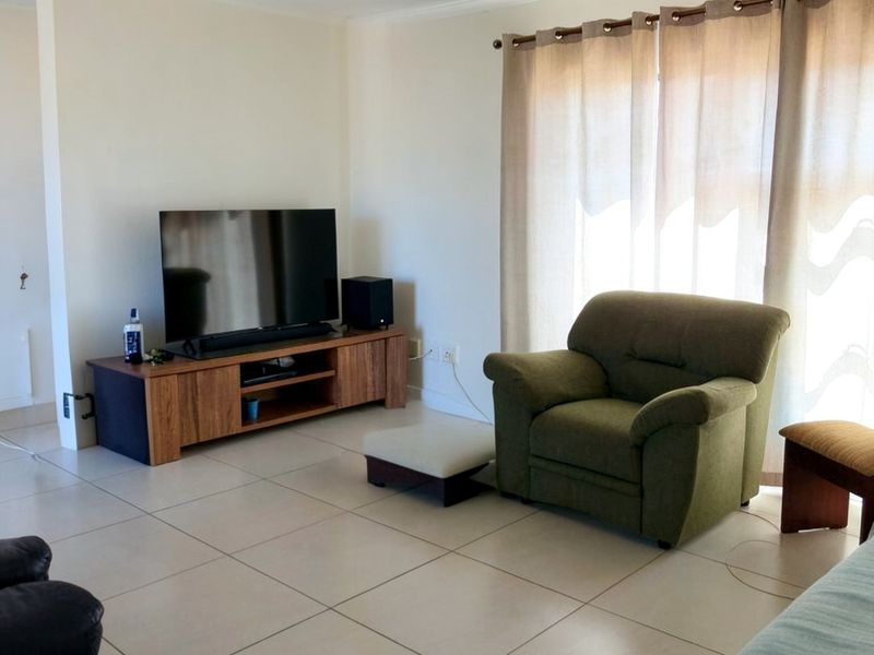 Country Living, Perfectly Positioned – Modern Family Home in Darling - Photo 6