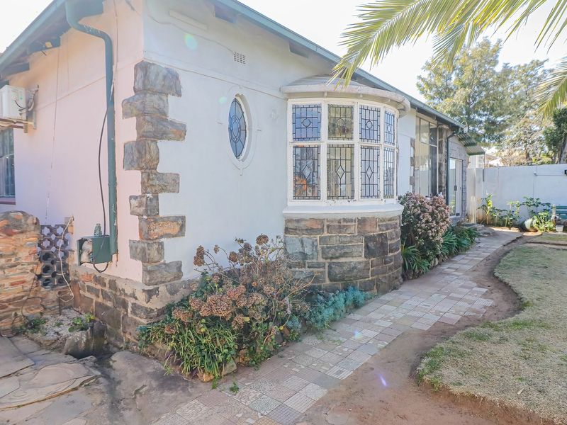 Family Home in Reynolds View with Garden Charm - Photo 4