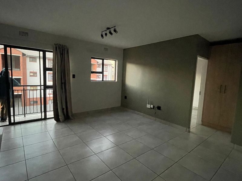 2 bedroom apartment to Rent in Orlando East  - Photo 3