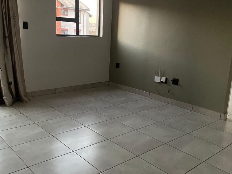 2 bedroom apartment to Rent in Orlando East  - Photo 2