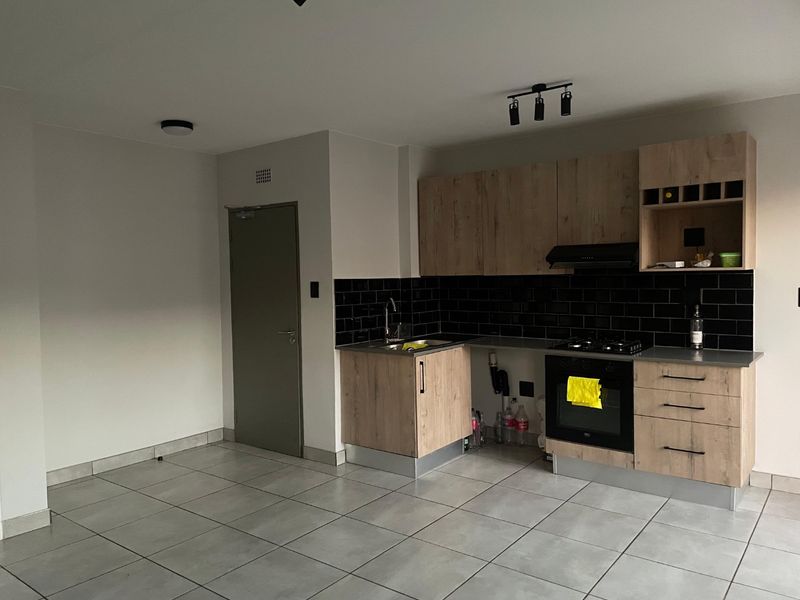 2 bedroom apartment to Rent in Orlando East  - Photo 4