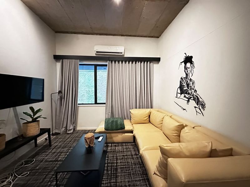 Modern 1-Bedroom Fully Furnished Apartment to Rent in Sandton - Photo 3