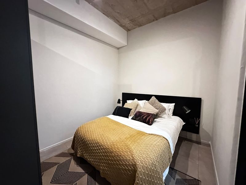 Modern 1-Bedroom Fully Furnished Apartment to Rent in Sandton - Photo 5