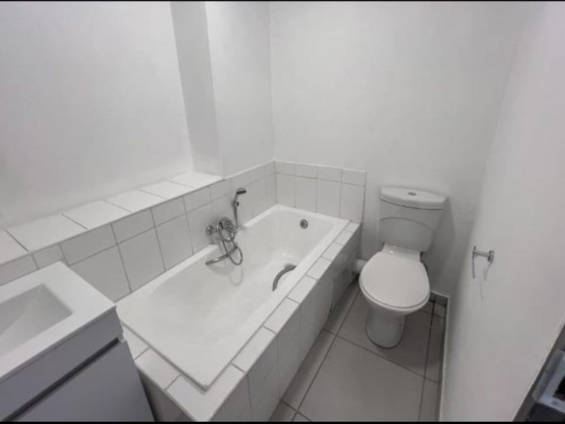 Modern 1-Bed Off-Grid Apartment in Protea Glen - Photo 8