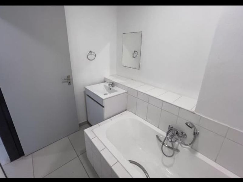 Modern 1-Bed Off-Grid Apartment in Protea Glen - Photo 9