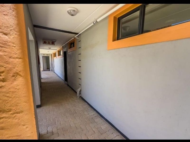 Eco-Friendly 2-Bed Off-Grid Apartment in Protea Glen - Photo 4