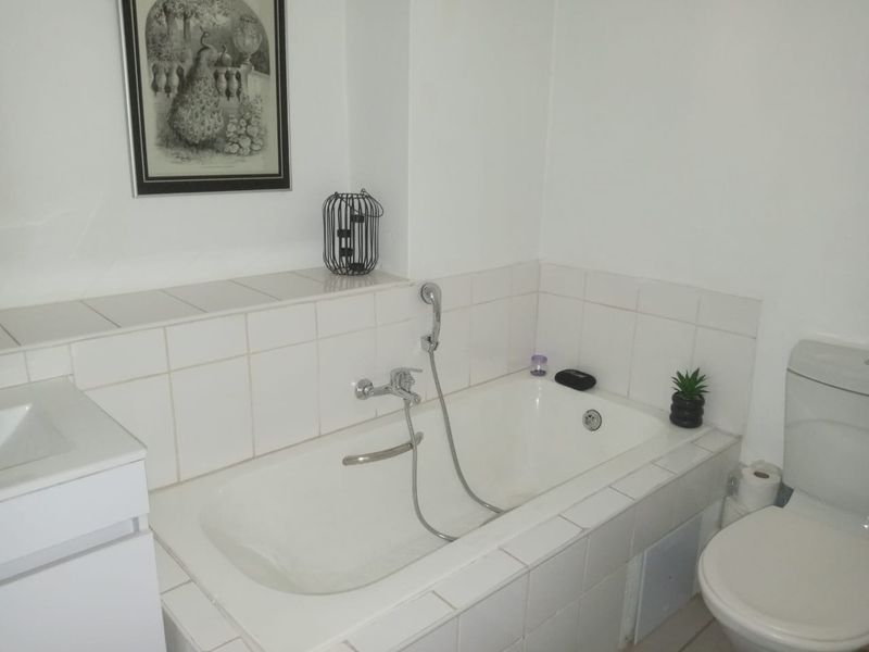 Spacious 3-Bed Off-Grid Family Apartment in Protea Glen - Photo 9