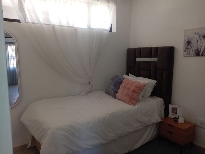 Spacious 3-Bed Off-Grid Family Apartment in Protea Glen - Photo 7
