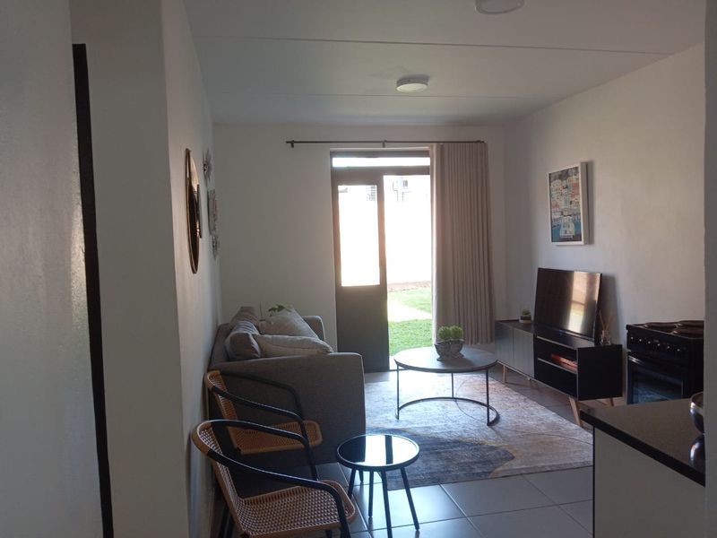 Spacious 3-Bed Off-Grid Family Apartment in Protea Glen - Photo 2