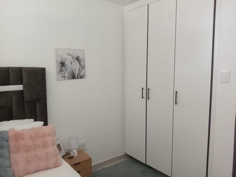 Spacious 3-Bed Off-Grid Family Apartment in Protea Glen - Photo 6