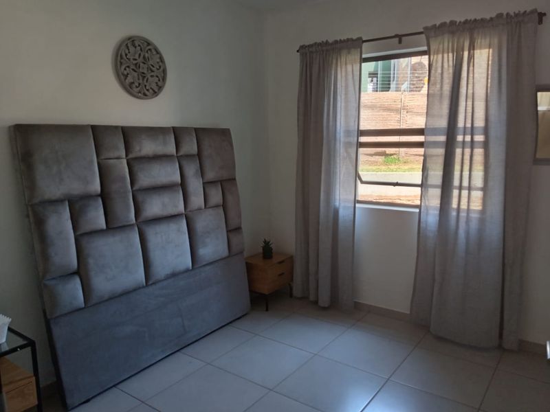 Spacious 3-Bed Off-Grid Family Apartment in Protea Glen - Photo 5