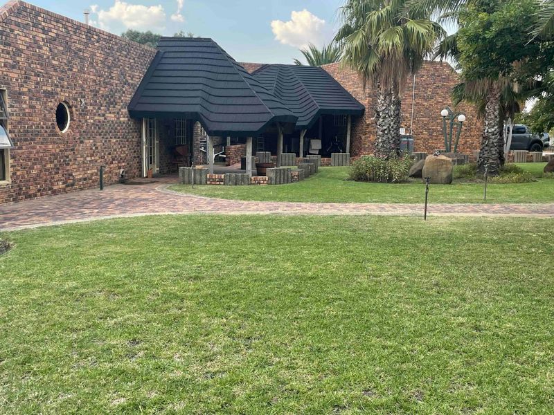Exceptional Lifestyle Estate Property | Luxury Family Home, Cottage & Outstanding Investment Opportunity - Photo 4