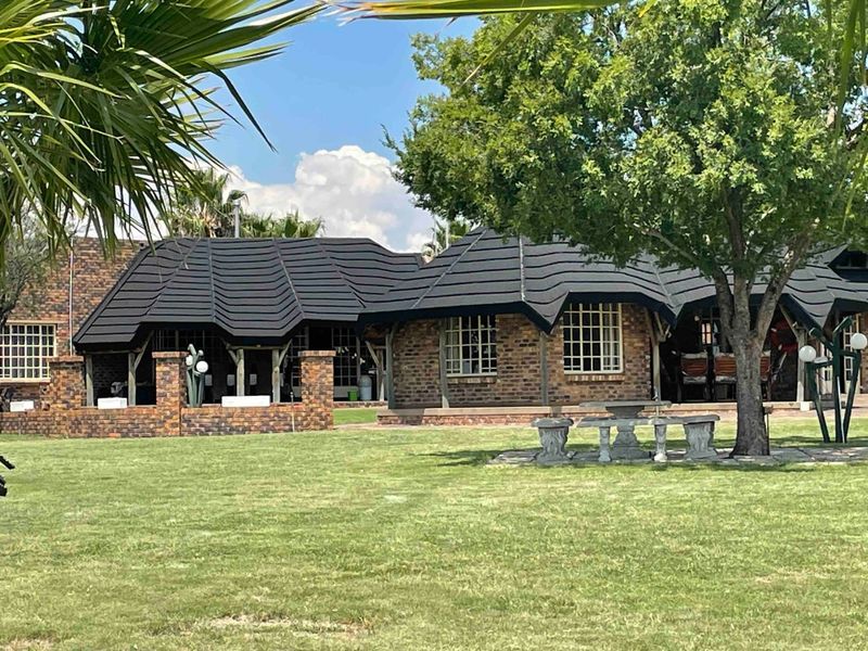 Exceptional Lifestyle Estate Property | Luxury Family Home, Cottage & Outstanding Investment Opportunity - Photo 3