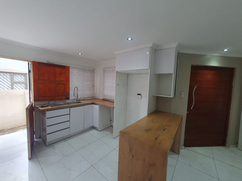 3 bedroom for sale in Leondale Gardens - Photo 2