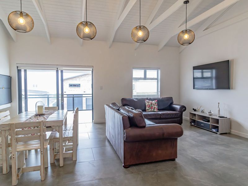 Stop trying to squeeze your family into a standard beach house. What if you could have the ultimate entertainer's dream, without sacrificing your private sanctuary? - Photo 4