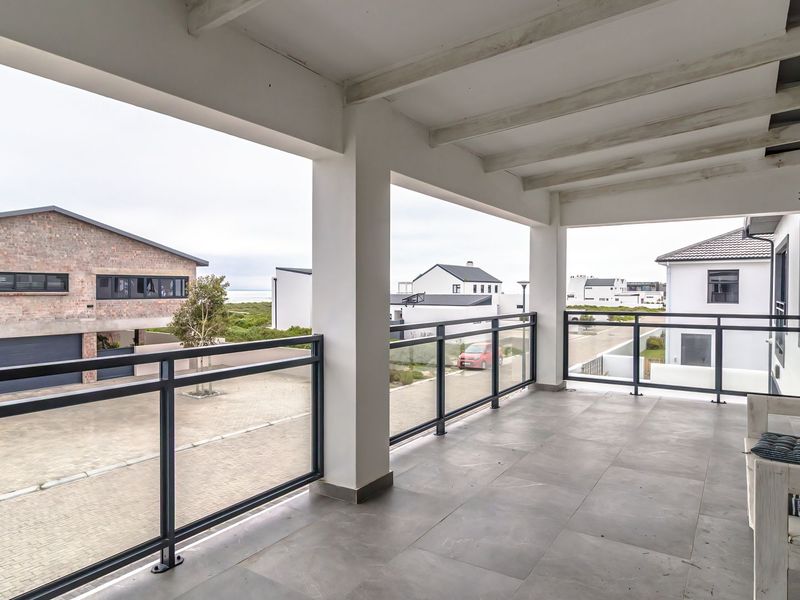 Stop trying to squeeze your family into a standard beach house. What if you could have the ultimate entertainer's dream, without sacrificing your private sanctuary? - Photo 2