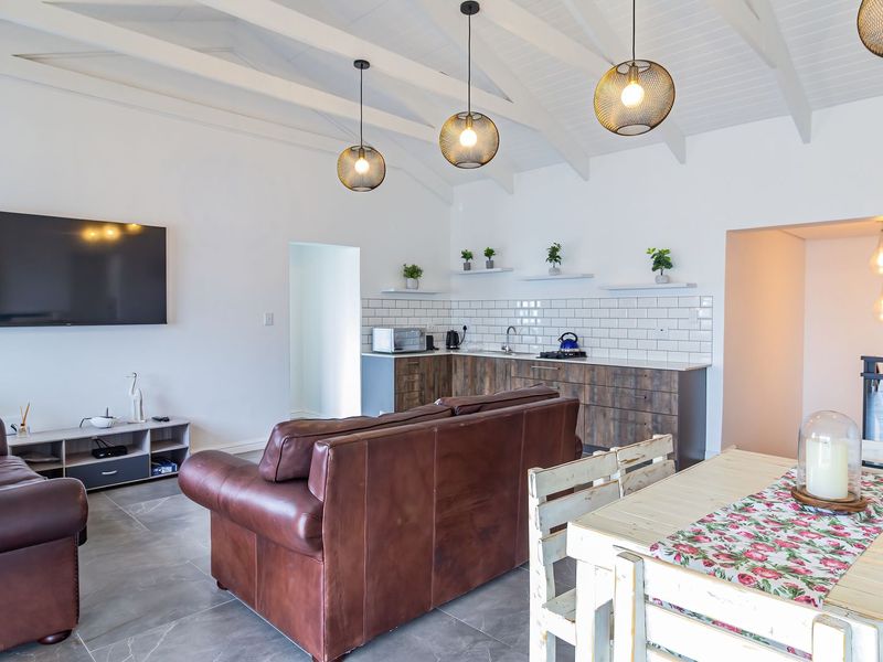 Stop trying to squeeze your family into a standard beach house. What if you could have the ultimate entertainer's dream, without sacrificing your private sanctuary? - Photo 5