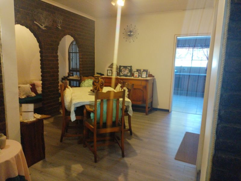 4 Bedroom House for Sale in Edelweiss  - Photo 8