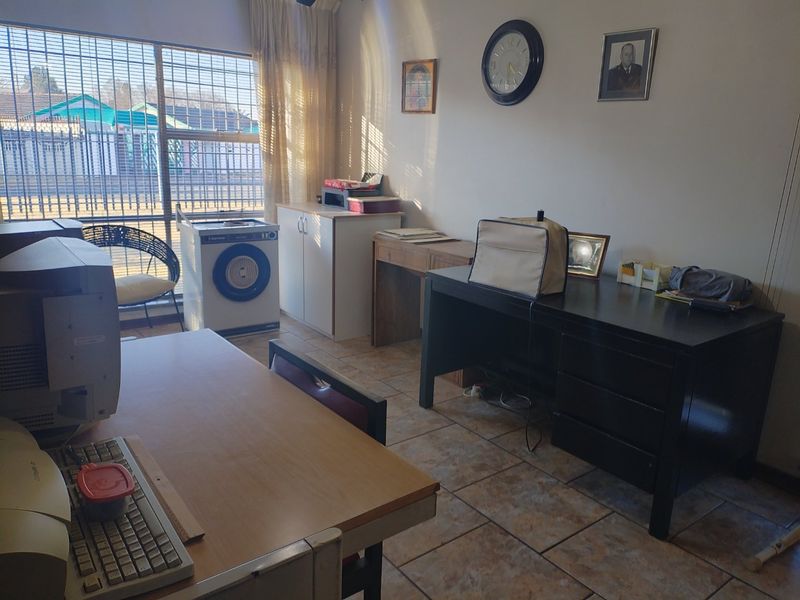 4 Bedroom House for Sale in Edelweiss  - Photo 7