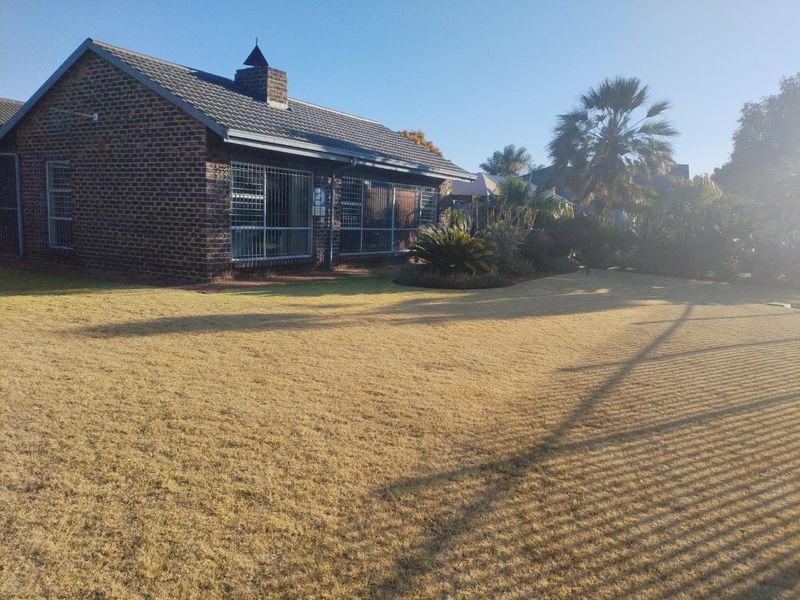 4 Bedroom House for Sale in Edelweiss  - Photo 3