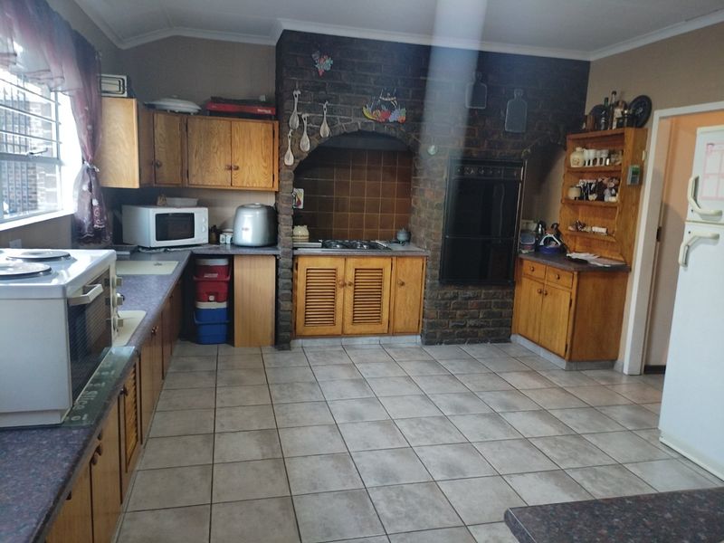 4 Bedroom House for Sale in Edelweiss  - Photo 10