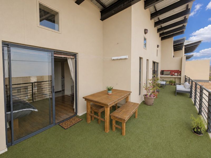 North facing haven with lovely views from the large balcony - Photo 9