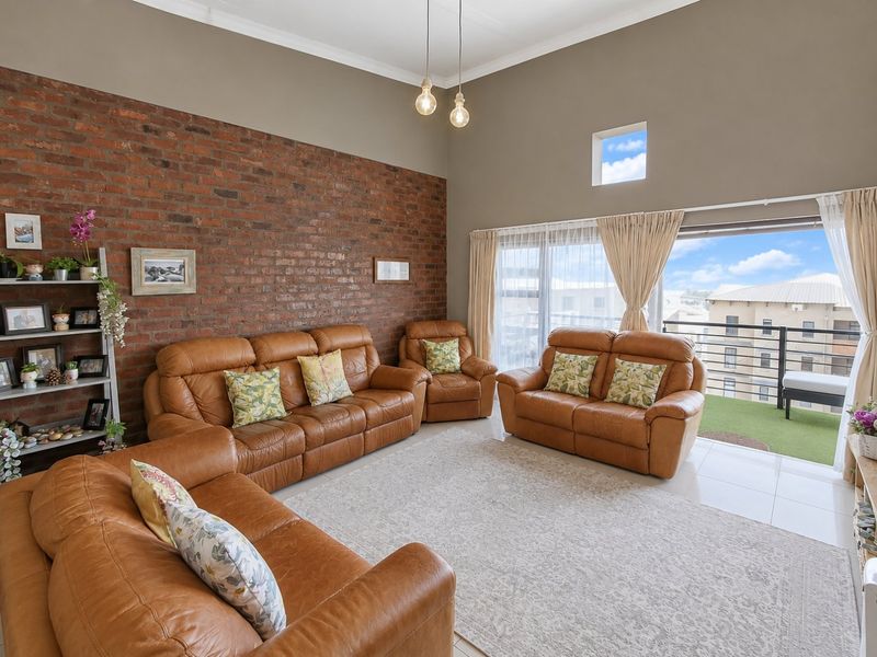 North facing haven with lovely views from the large balcony - Photo 8