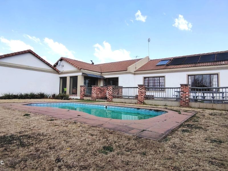 Versatile 2.1ha smallholding - Photo 1