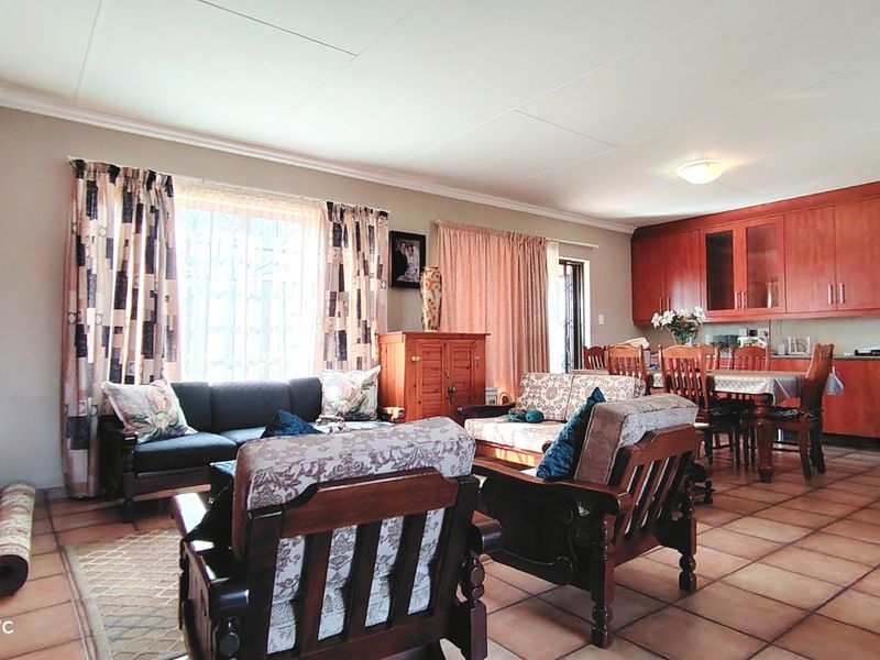 Versatile 2.1ha smallholding - Photo 8