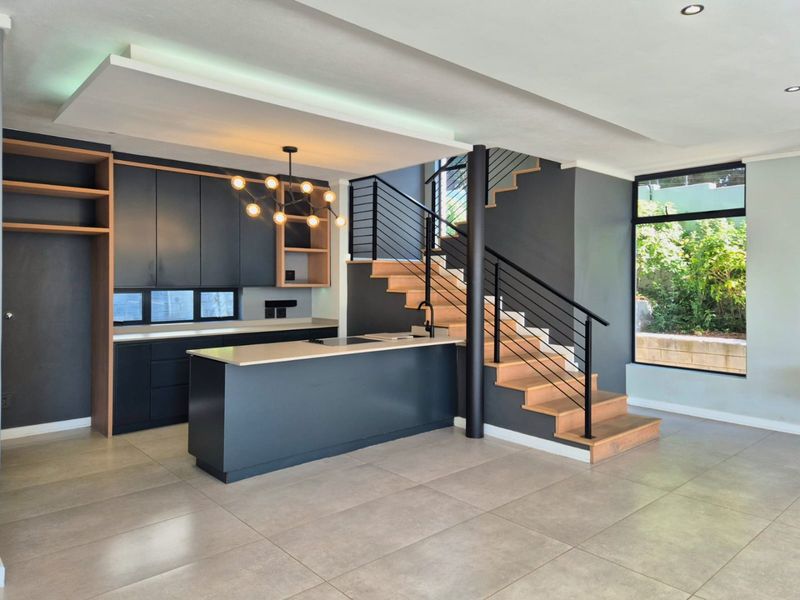 Architectural Designer Home with Rooftop Terrace in Waterkloof Heights - Photo 4