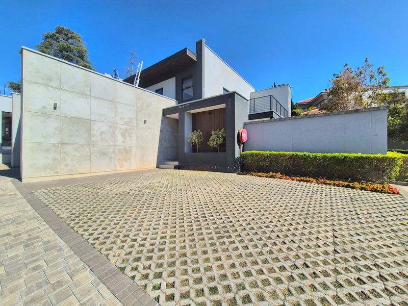 Architectural Designer Home with Rooftop Terrace in Waterkloof Heights - Photo 3