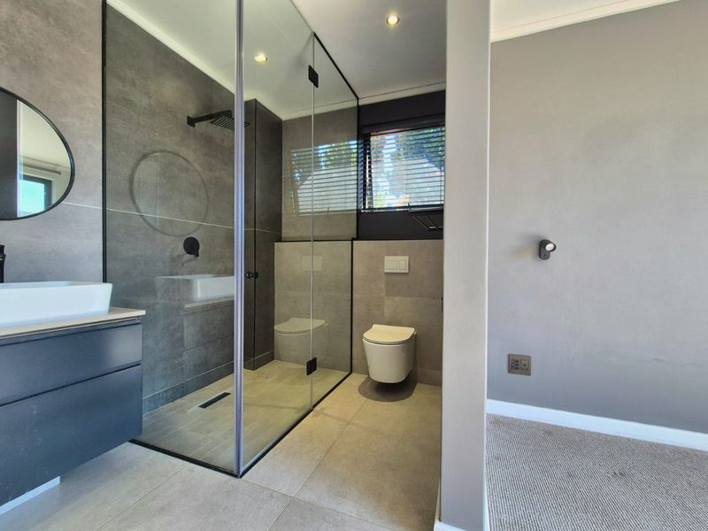 Architectural Designer Home with Rooftop Terrace in Waterkloof Heights - Photo 10