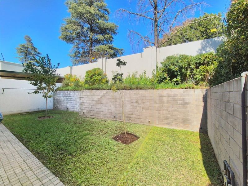 Architectural Designer Home with Rooftop Terrace in Waterkloof Heights - Photo 8