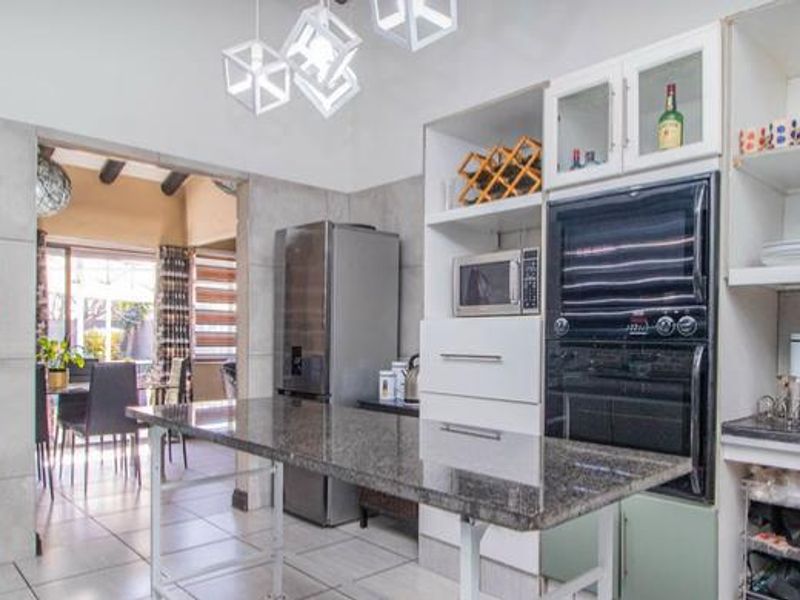 3 Bedroom home and smart investment  - Photo 2
