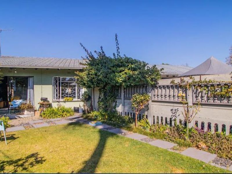 3 Bedroom home and smart investment  - Photo 1