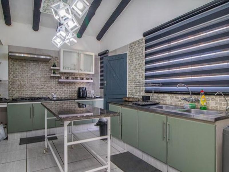 3 Bedroom home and smart investment  - Photo 6