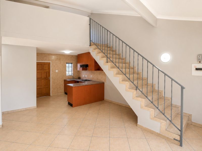 Chic Illiondale Townhouse with Loft Bedroom - Photo 3