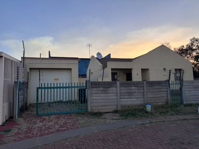 2 bedroom house in elandspoort danville - Photo 4