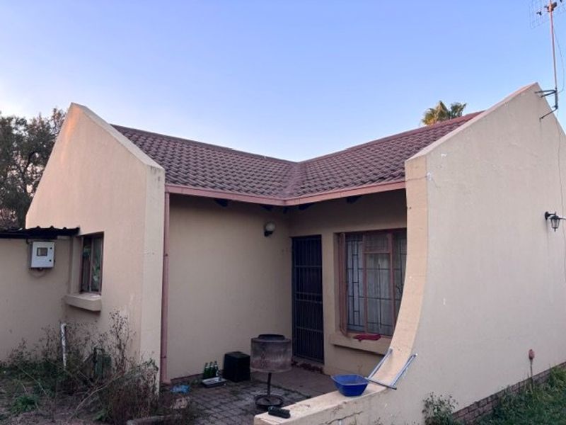 2 bedroom house in elandspoort danville - Photo 3
