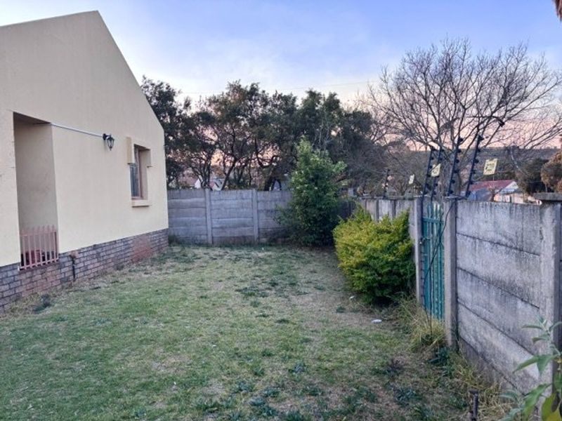 2 bedroom house in elandspoort danville - Photo 2