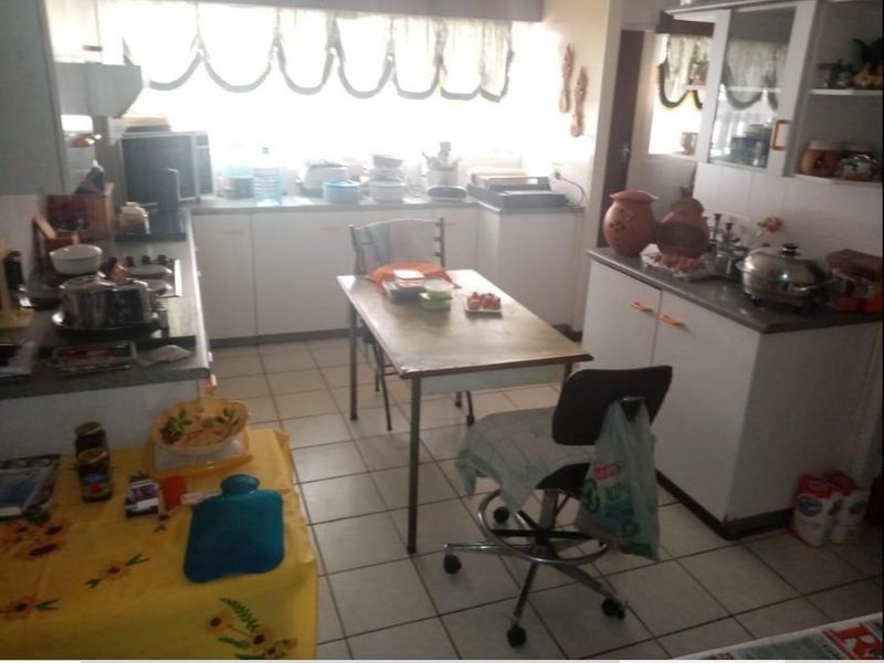 Spacious 5 bedroom family home in Flimieda with ample parking - Photo 9