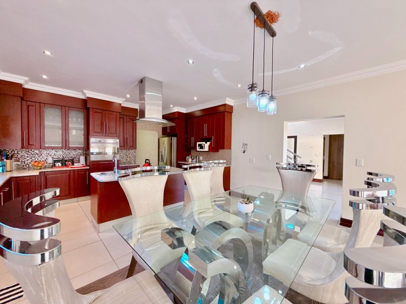 A Contemporary Corner-Stand Home  for Sale in Blue Valley Golf Estate - Photo 10