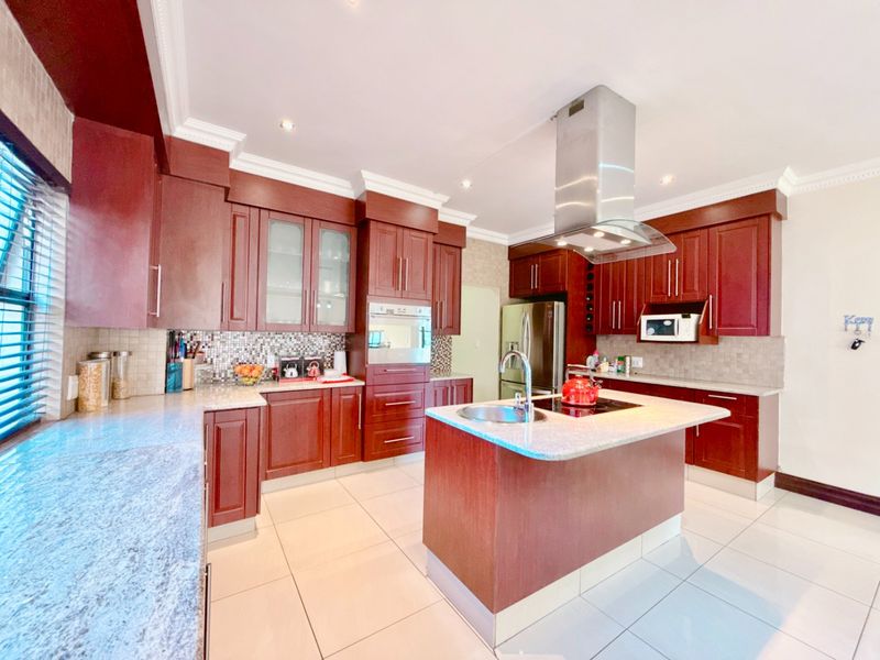 A Contemporary Corner-Stand Home  for Sale in Blue Valley Golf Estate - Photo 7
