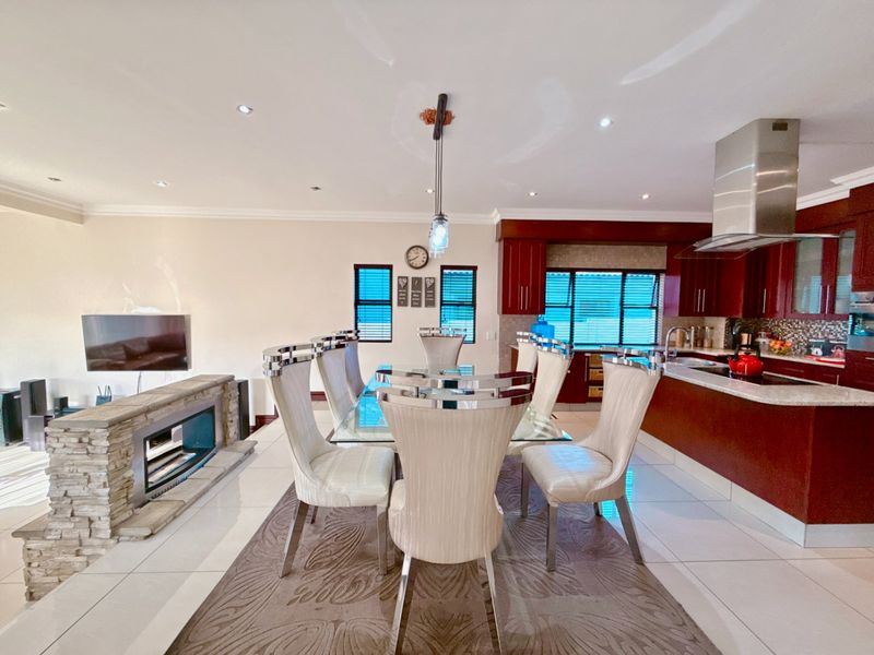 A Contemporary Corner-Stand Home  for Sale in Blue Valley Golf Estate - Photo 9