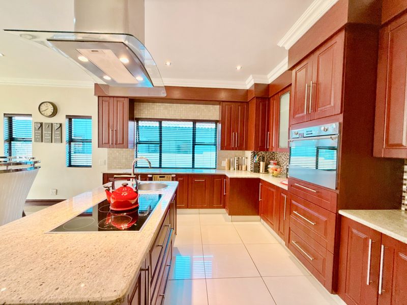 A Contemporary Corner-Stand Home  for Sale in Blue Valley Golf Estate - Photo 4